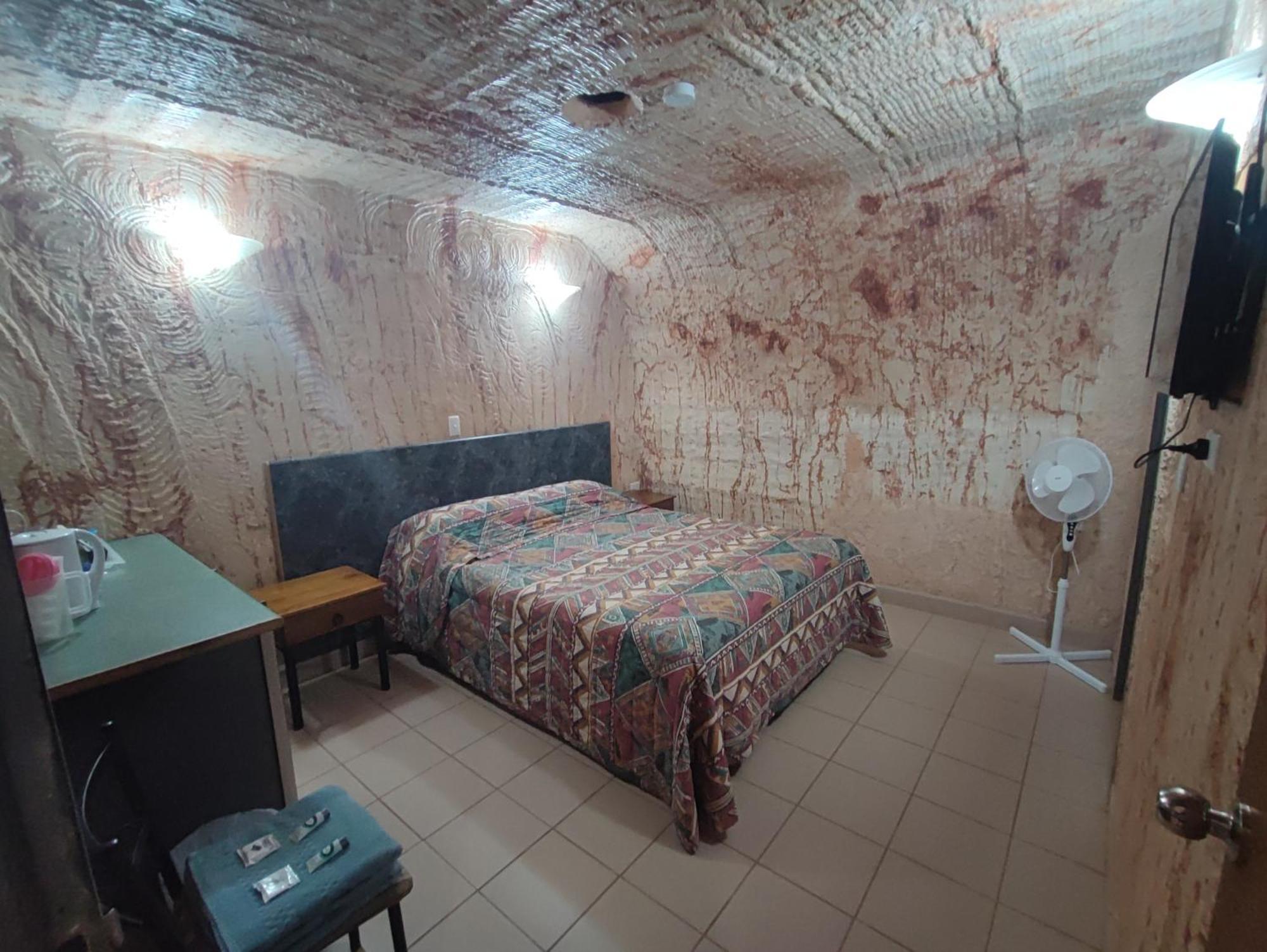קובר פדי Radeka Downunder Underground Motel מראה חיצוני תמונה
