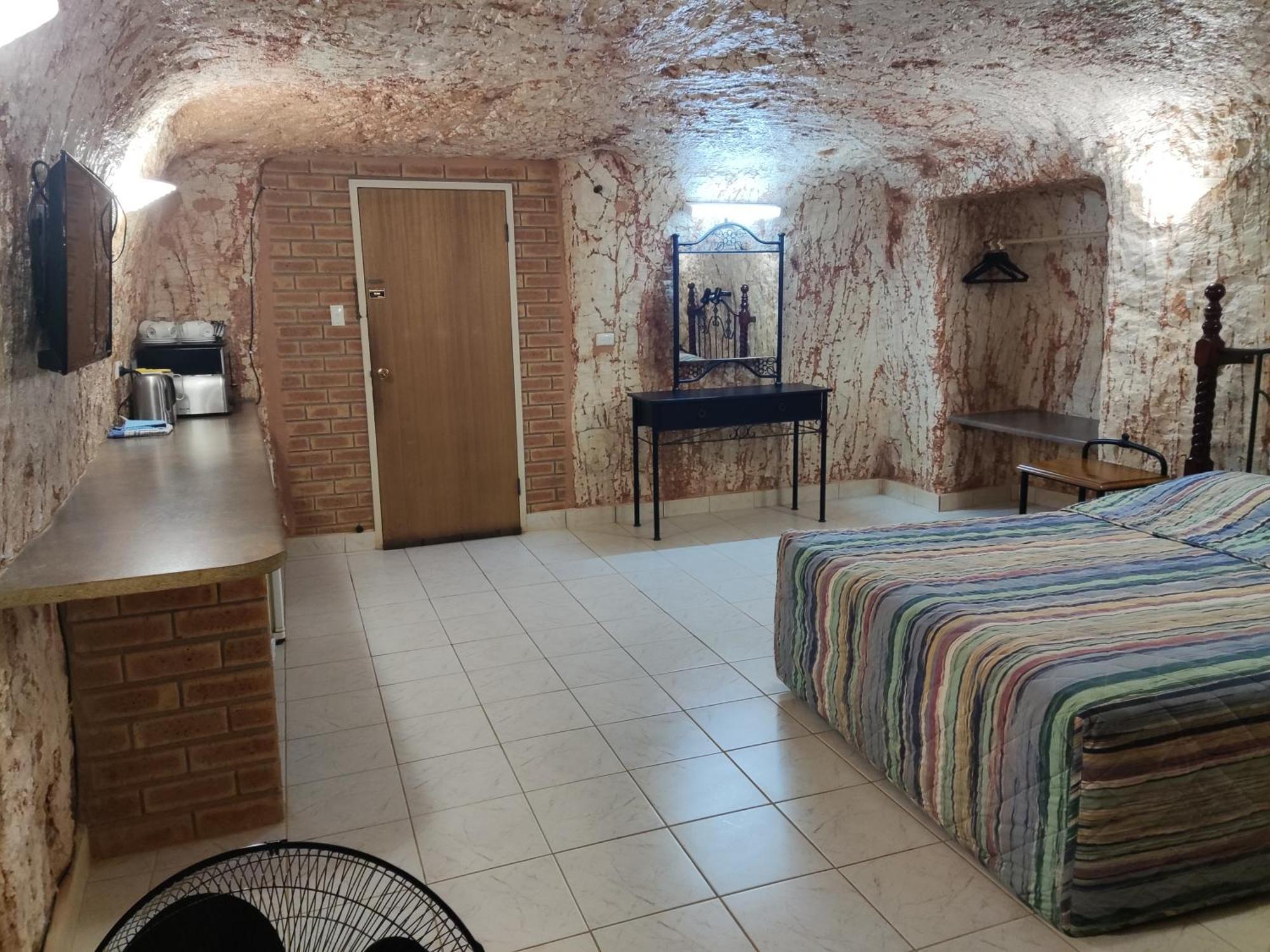 קובר פדי Radeka Downunder Underground Motel מראה חיצוני תמונה