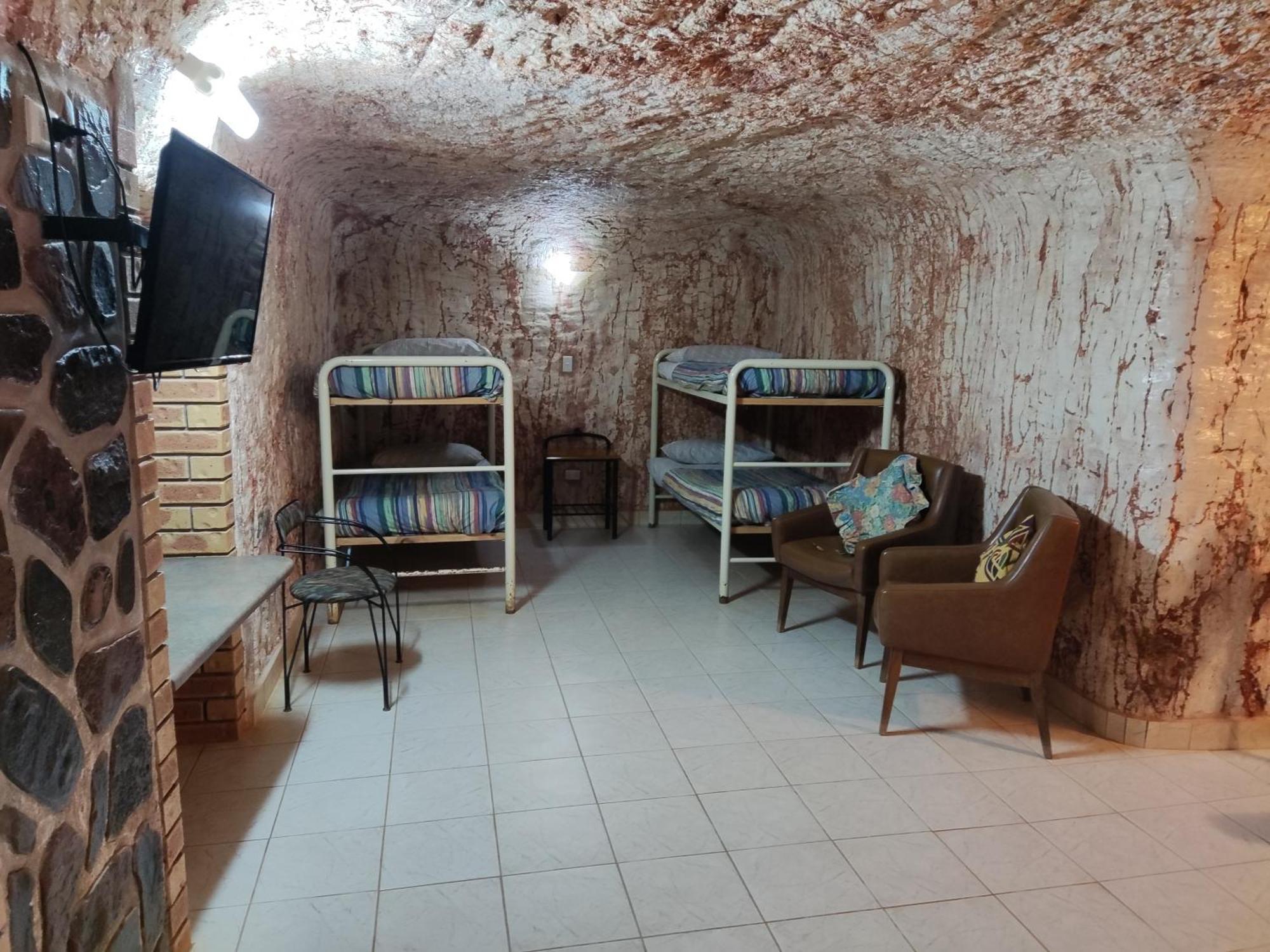 קובר פדי Radeka Downunder Underground Motel מראה חיצוני תמונה