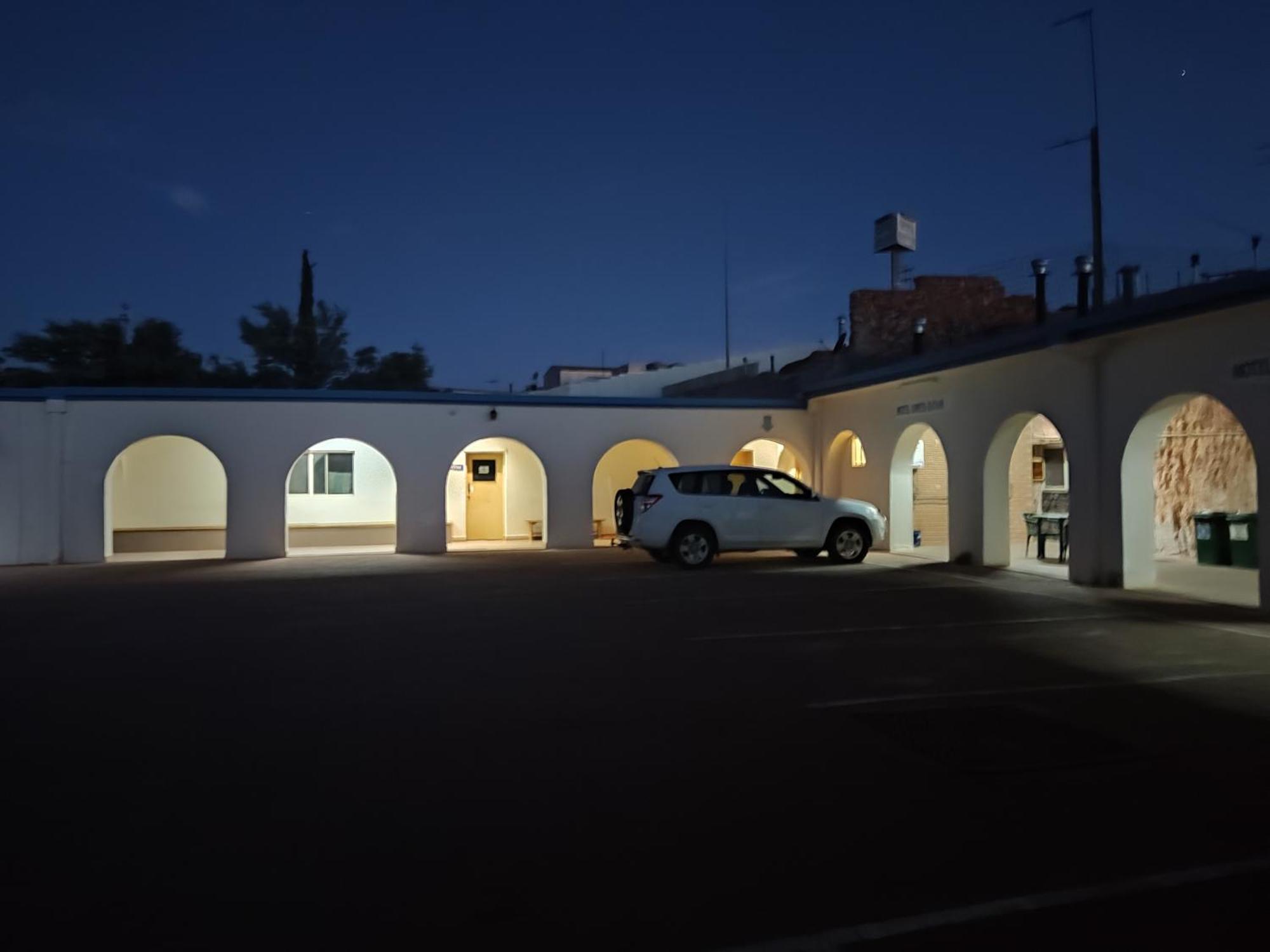 קובר פדי Radeka Downunder Underground Motel מראה חיצוני תמונה