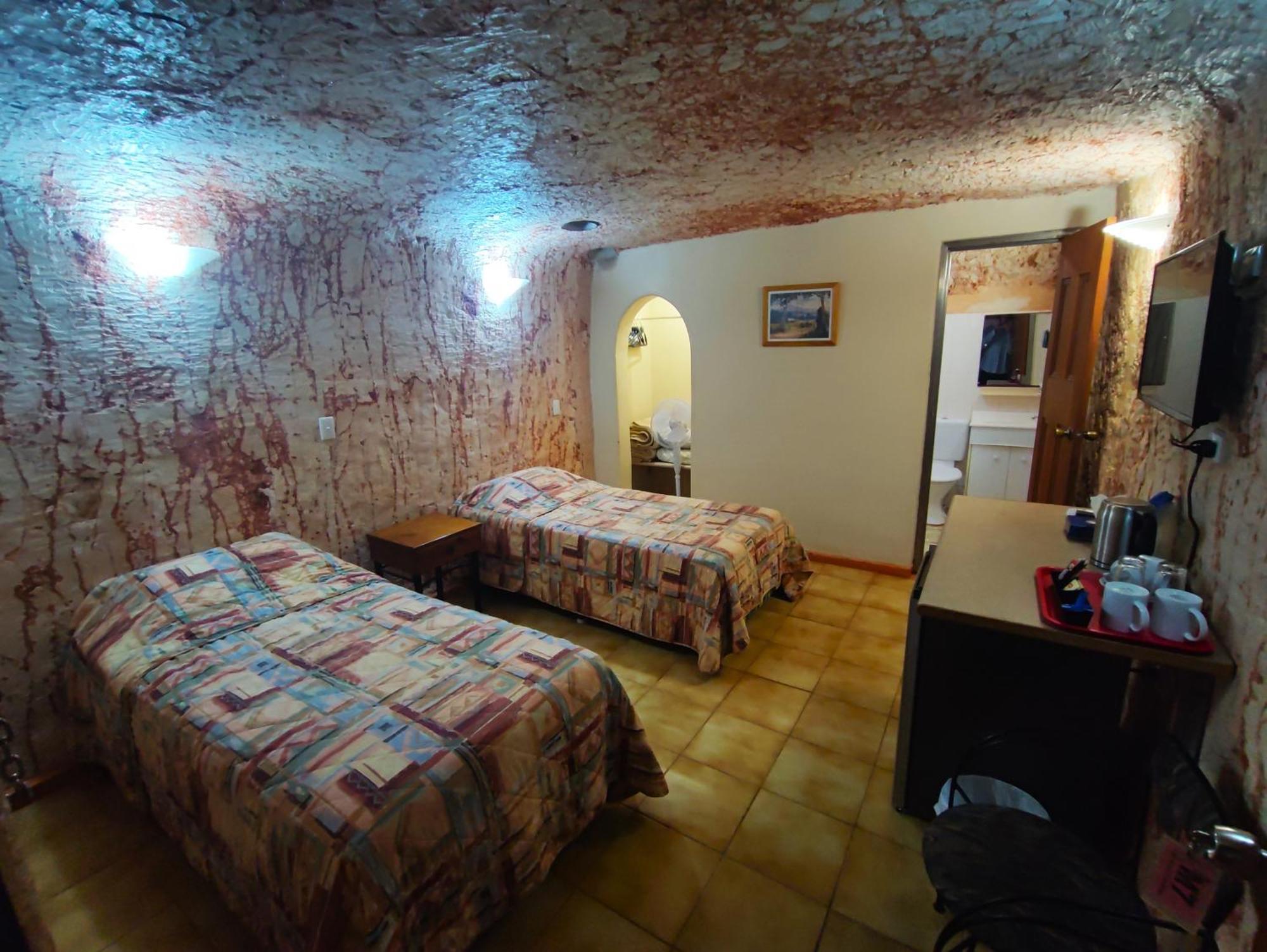 קובר פדי Radeka Downunder Underground Motel מראה חיצוני תמונה